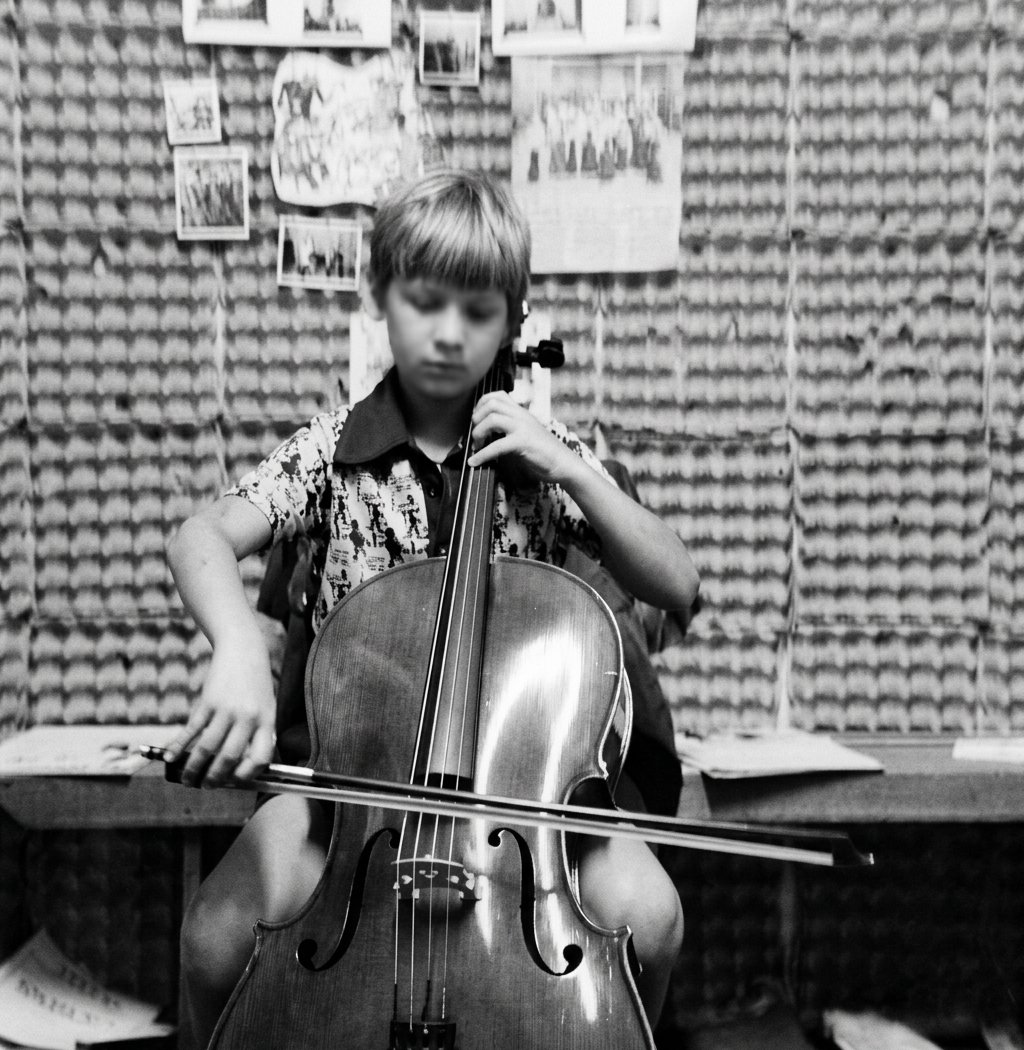 Siegfried Cavallini enfant au violoncelle